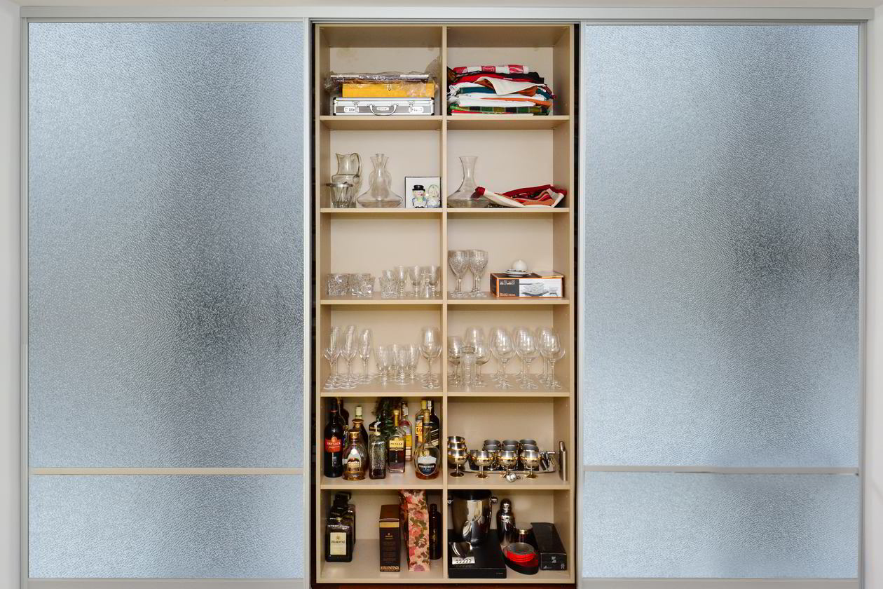Proiect mobila Dressing unit cu Living-Room pe trei pereti, sistem inchidere cu usi culisante, 8m², realizat 22 Ianuarie 2016 COD.3907