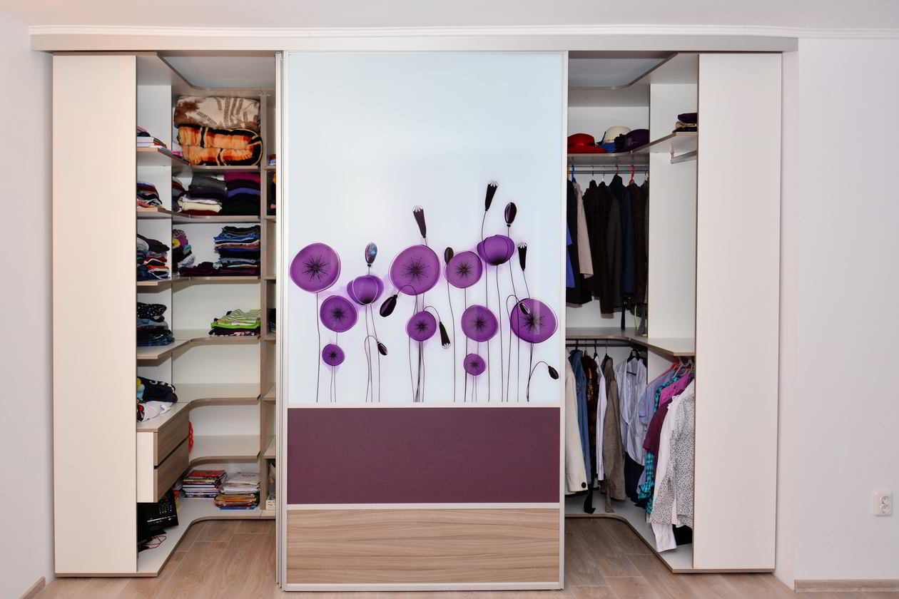 Proiect mobila Dressing unit cu Dormitor pe trei pereti, sistem inchidere cu usi culisante, 5m², realizat 12 Ianuarie 2016 COD.3908