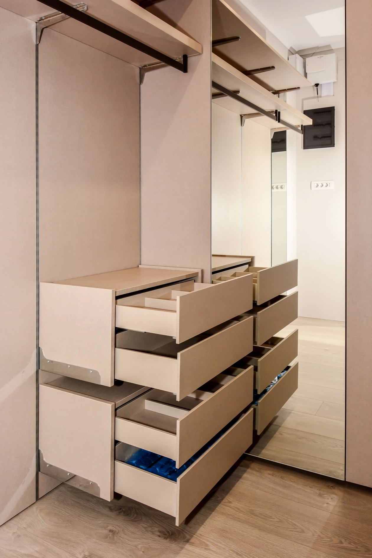 Proiect mobila Dressing-Room pe trei pereti, compozitie pentru incaltaminte, 5m², realizat 02 Octombrie 2017 COD.3909