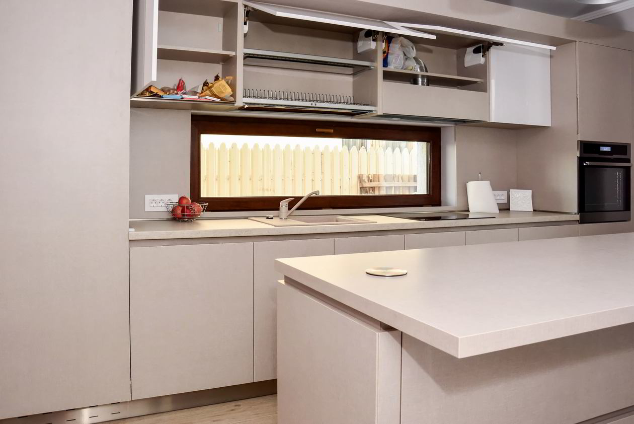 Proiect mobila Bucatarie pe un perete, cu insula, fara manere, cu semi-masa integrata, 16m², L 655 x H 232cm, realizat 03 Aprilie 2017 COD.4176