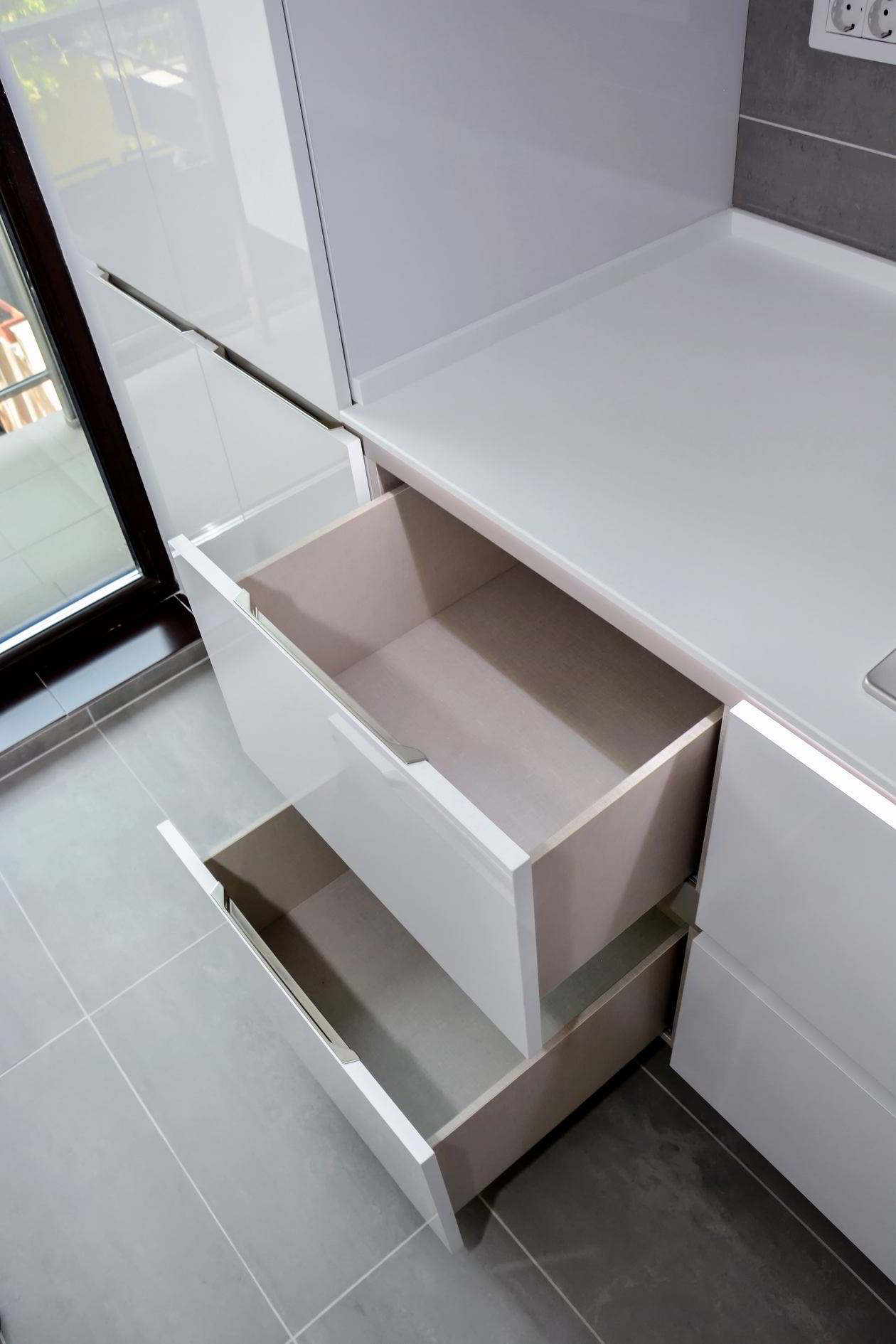 Proiect mobila Bucatarie pe trei pereti, fara manere, 16m², L 1118 x H 247cm, 31 Martie 2017, Realizat COD.4177