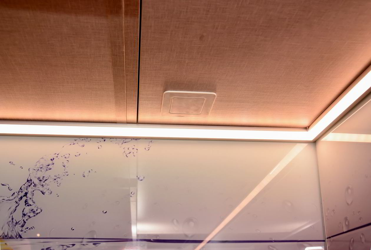 Proiect mobila Bucatarie pe trei pereti, cu masa integrata extractabila, expusa in Showroom YUKA, 5m², L 610 x H 240cm, realizat 19 Martie 2018 COD.4178