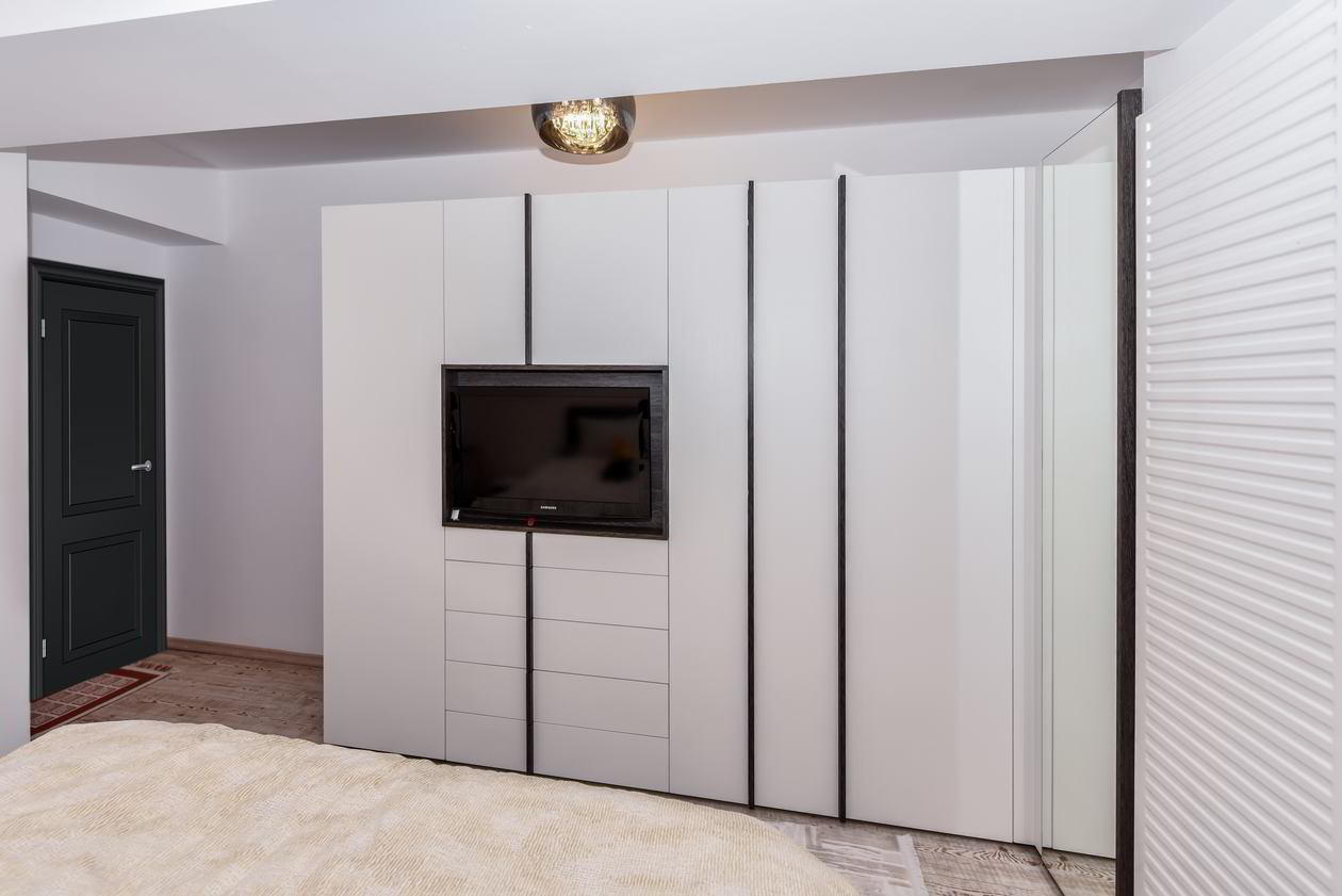 Proiect mobila Dormitor matrimonial, cu dulap cu TV incadrat, dulap pe colt, 16m², realizat 29 August 2017 COD.4267