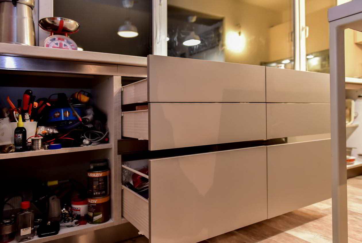Proiect mobila Bucatarie pe colt, cu peninsula, fara manere, cu masa integrata fixa, partial in Balcon, unita cu Living-Room, 32m², L 808 x H 212cm, 16 August 2016, Realizat COD.4292