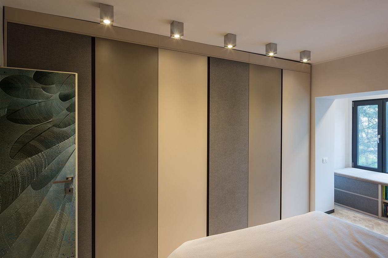 Proiect mobila Dormitor matrimonial, cu dulap pana in tavan, 17m², realizat 02 Septembrie 2015 COD.4923