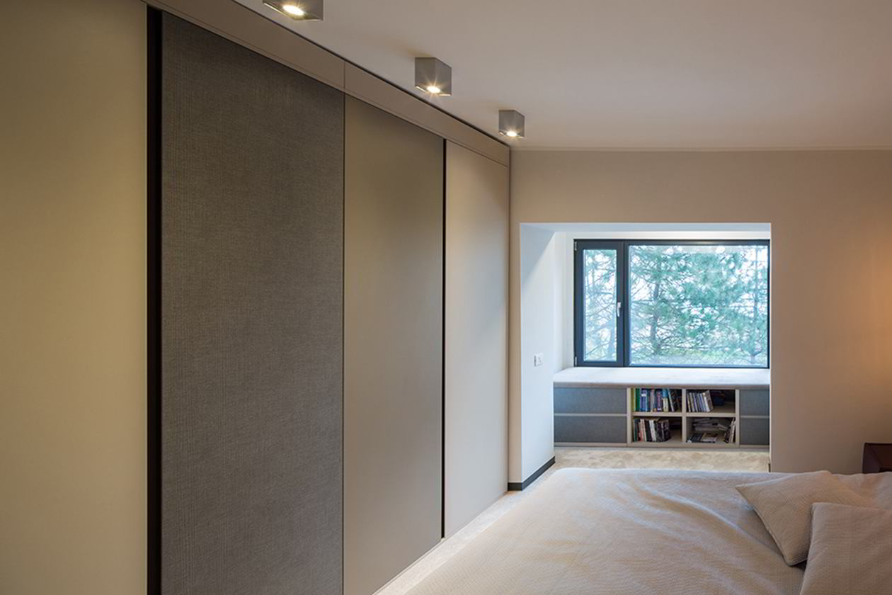 Proiect mobila Dormitor matrimonial, cu dulap pana in tavan, 17m², realizat 02 Septembrie 2015 COD.4923