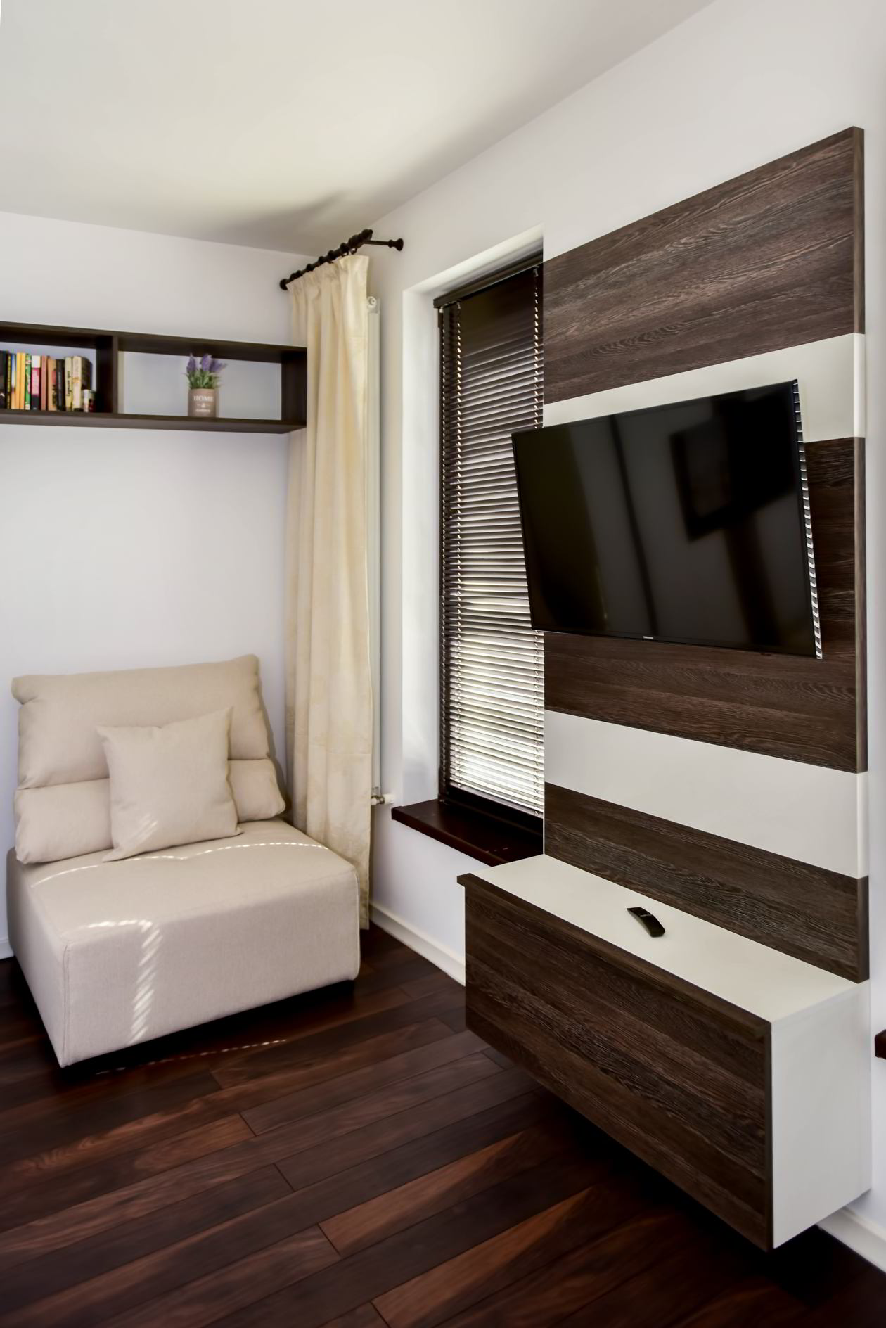 Proiect mobila Dormitor matrimonial, cu dulap, pat central, compozitie mica pentru TV, 16m², realizat 13 Aprilie 2018 COD.5023