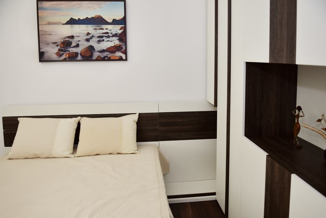 Proiect mobila Dormitor matrimonial, cu dulap, pat central, compozitie mica pentru TV, 16m², realizat 13 Aprilie 2018 COD.5023