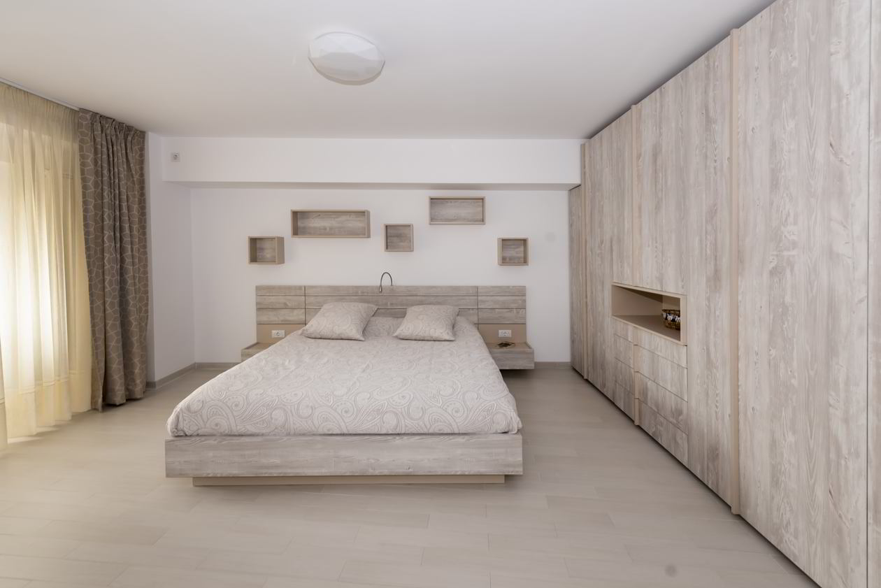 Proiect mobila Dormitor matrimonial, cu dulap pana in tavan, biblioteca integrata, pat central, 21m², realizat 08 Martie 2018 COD.5038