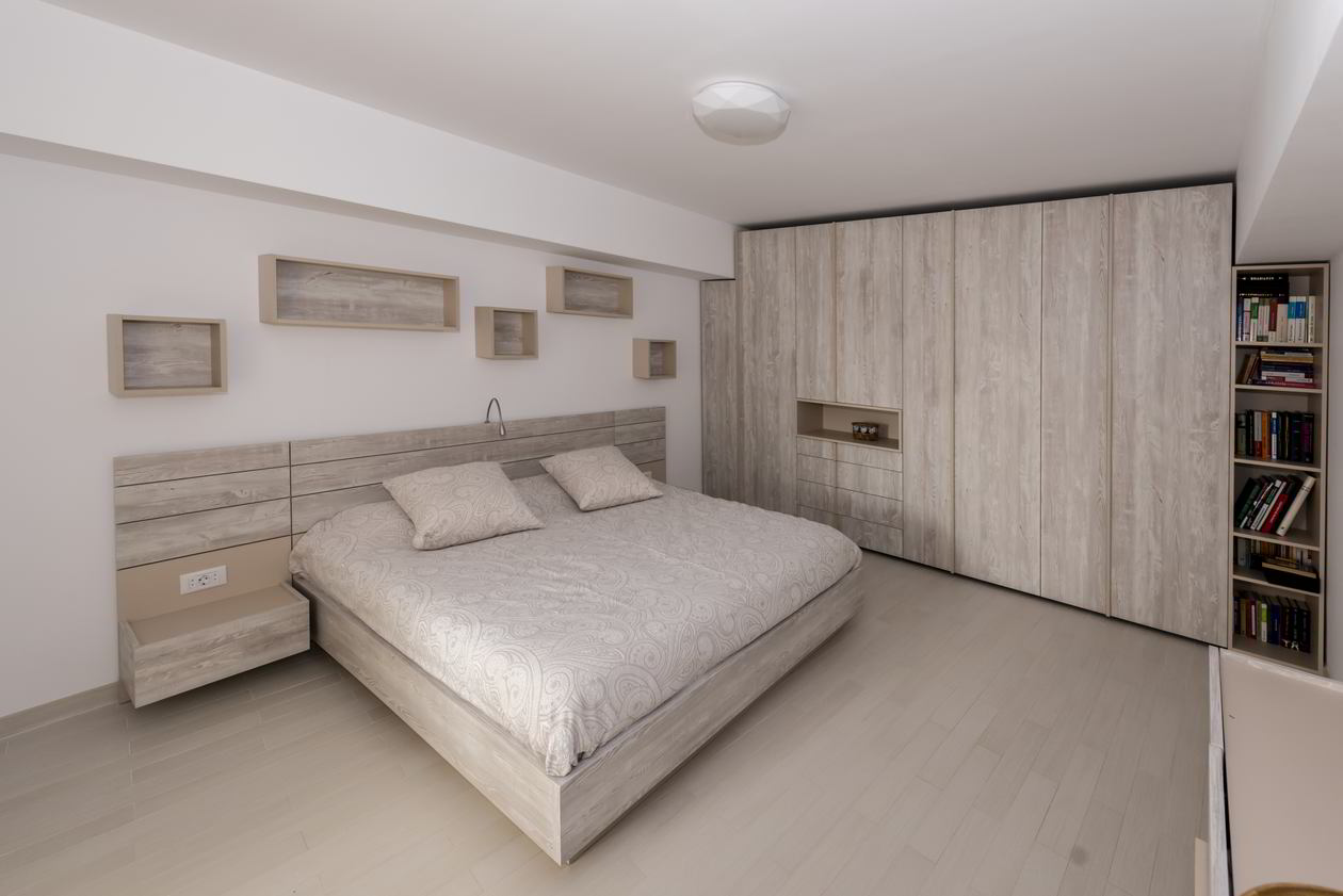 Proiect mobila Dormitor matrimonial, cu dulap pana in tavan, biblioteca integrata, pat central, 21m², realizat 08 Martie 2018 COD.5038