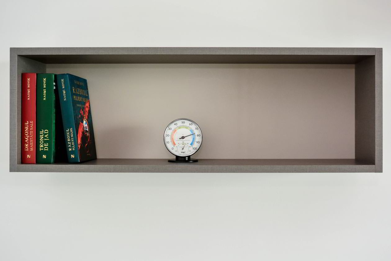 Proiect mobila Dormitor matrimonial, cu pat central suspendat, dulap cu TV incadrat, 14m², realizat 31 Ianuarie 2019 COD.5071