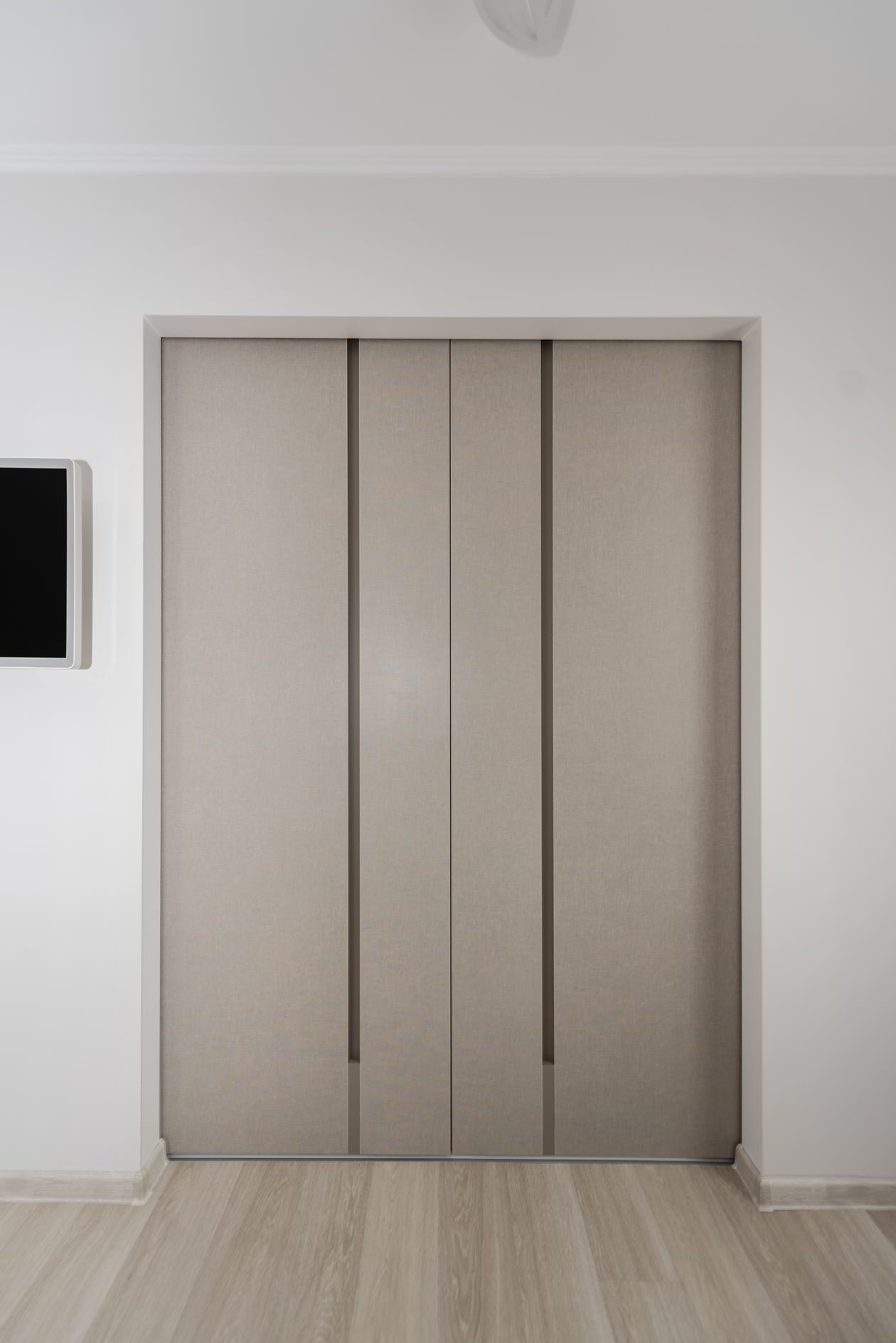 Proiect mobila Dressing-Room pe trei pereti, sistem inchidere cu usi culisante, 7m², realizat 04 Iulie 2018 COD.5739