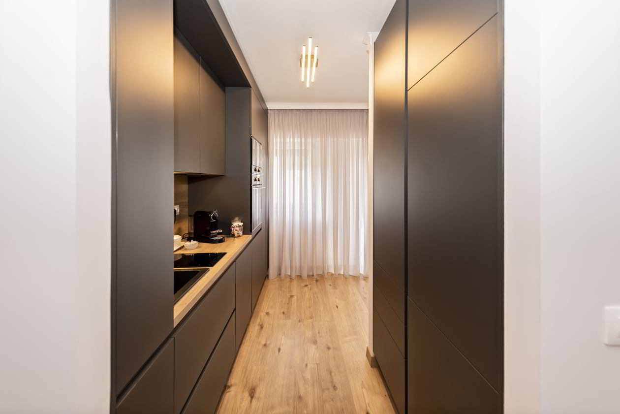 Proiect mobila Bucatarie pana in tavan, fara manere, pe doi pereti paraleli, unita cu Living-Room si Hol, 8m², L 437 x H 253cm, 24 August 2018, Realizat COD.5766