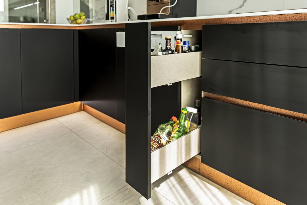 Proiect mobila Bucatarie cu peninsula, pe doi pereti paraleli, fara manere, semi-masa integrata, unita cu Living-Room si Hol, 17m², L 875 x H 220cm, 15 Februarie 2019, Realizat COD.5826