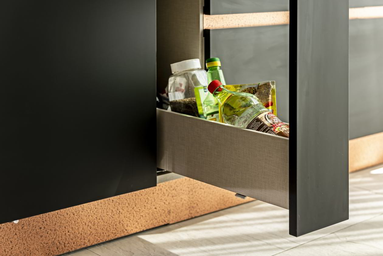 Proiect mobila Bucatarie cu peninsula, pe doi pereti paraleli, fara manere, semi-masa integrata, unita cu Living-Room si Hol, 17m², L 875 x H 220cm, 15 Februarie 2019, Realizat COD.5826