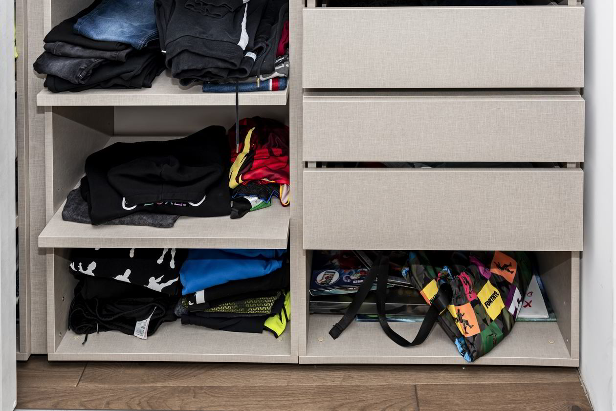 Proiect mobila Camera junior Adolescent, cu dressing, pat central suspendat, 15m², realizat 15 Februarie 2019 COD.5849