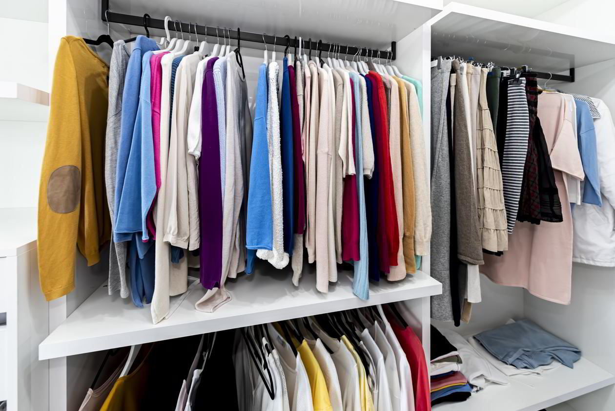 Proiect mobila Dressing-Room, pe doi pereti paraleli, birou integrat, 9m², 23 Mai 2019, Realizat COD.6072