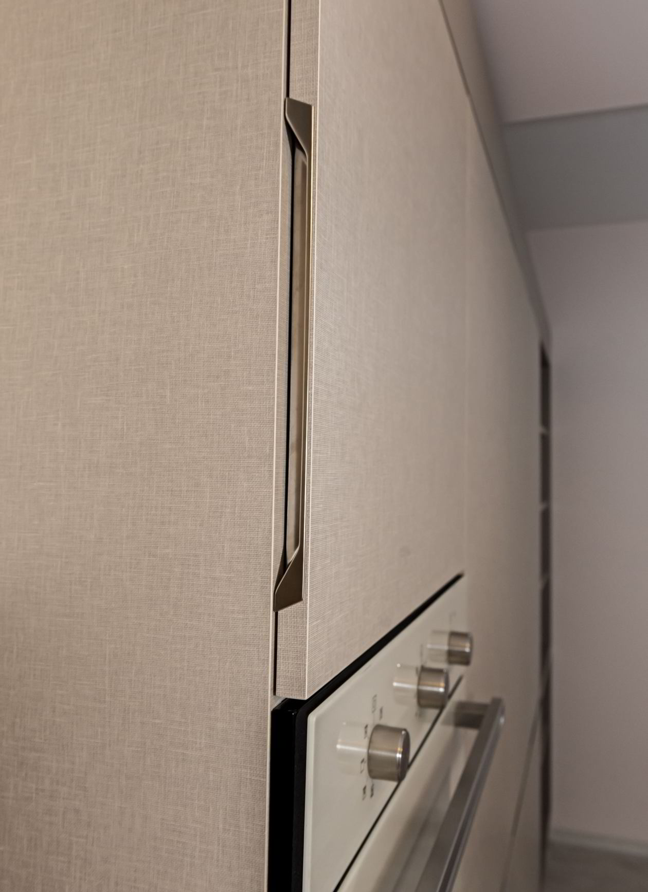 Proiect mobila Bucatarie pe un perete, fara manere, unita cu Living-Room si Hol, 15m², L 612 x H 233cm, realizat 10 Ianuarie 2017 COD.6083