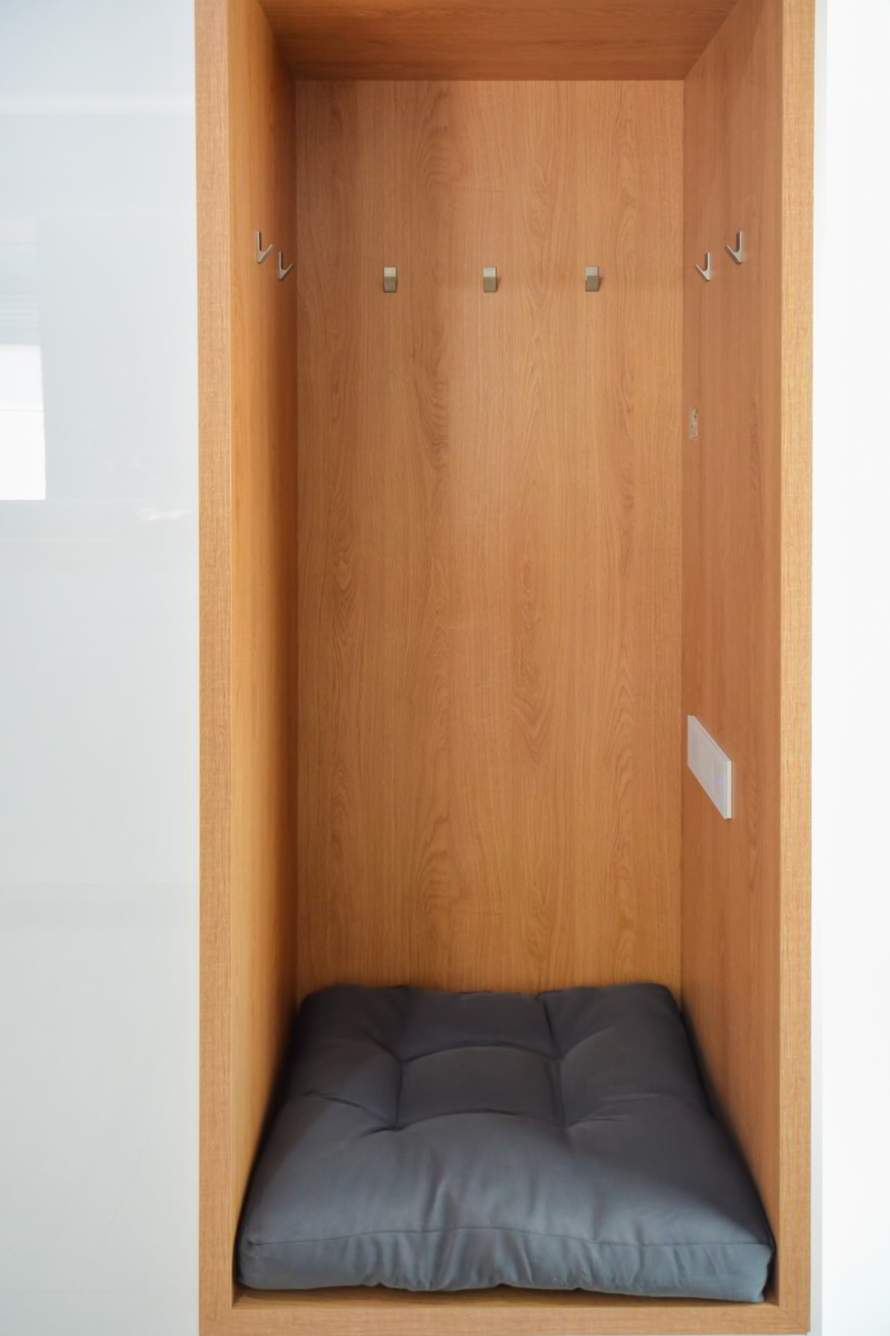 Proiect mobila Hol legat cu Casa Scarii, unit cu Living-Room, cu dulap, comoda cu usi si sertare, cuier, sistem inchidere cu usi batante, 7m², realizat 30 Septembrie 2019 COD.6451