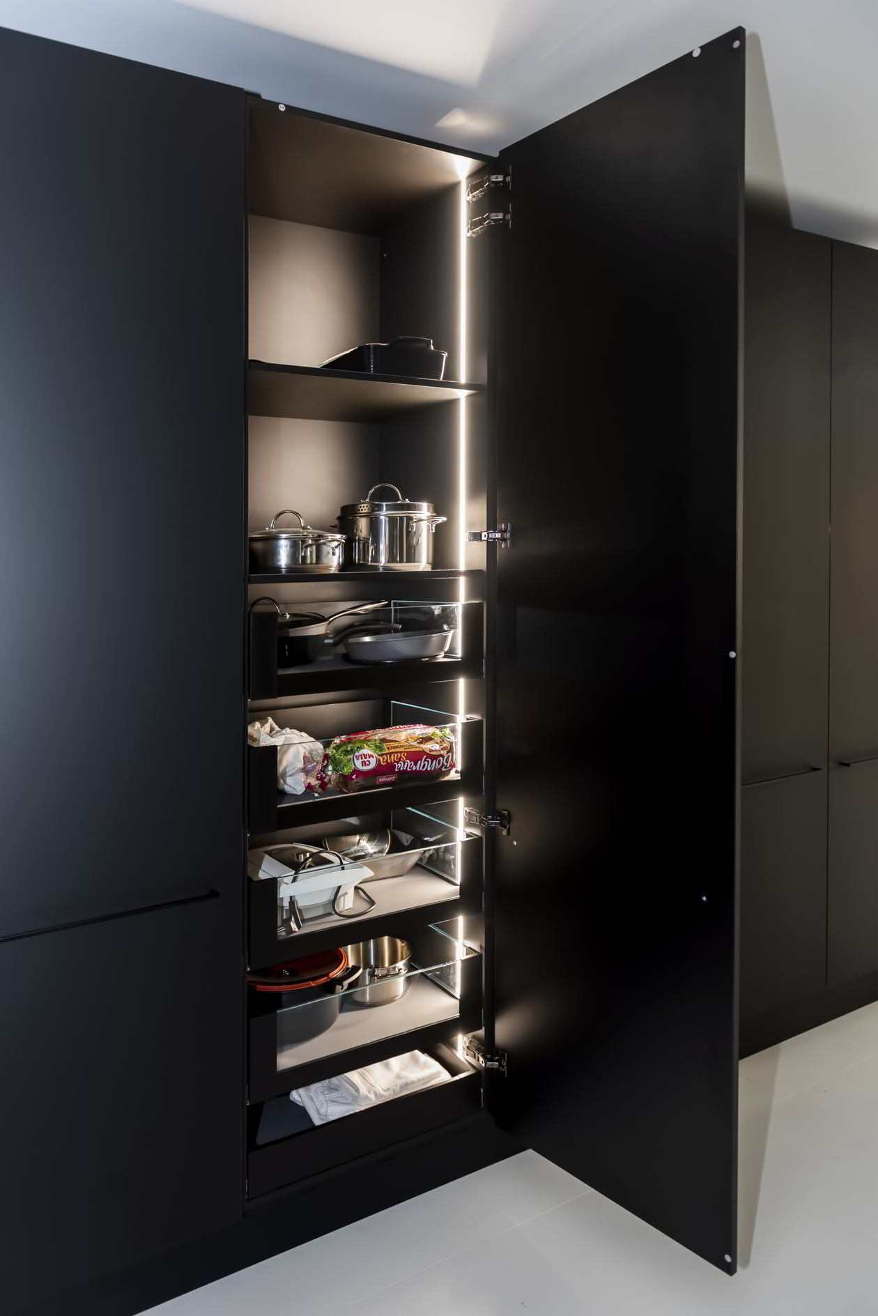 Proiect mobila Bucatarie pe trei pereti, concept imperceptibila in incapere, unita cu Living-Room, 19m², L 970 x H 253cm, realizat 13 Noiembrie 2019 COD.7164