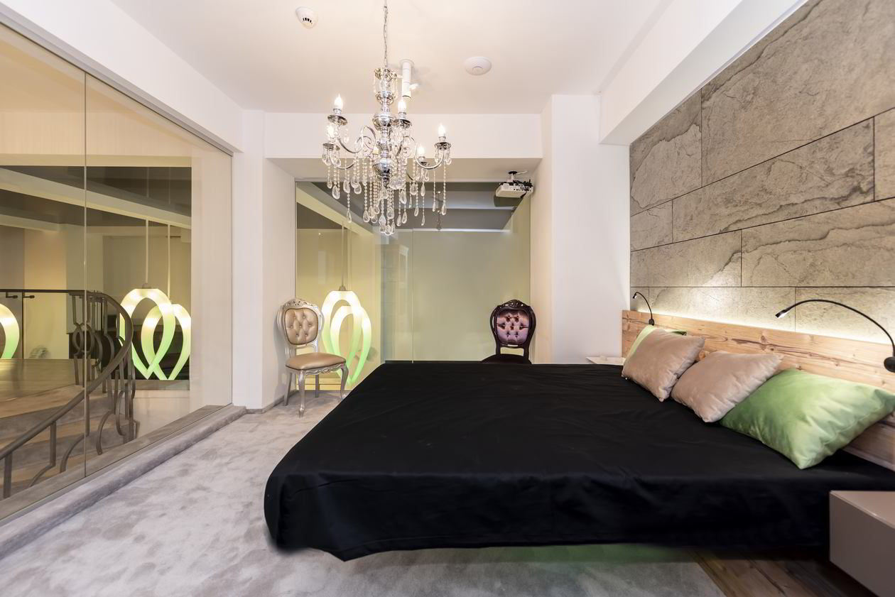 Proiect mobila Dormitor matrimonial, cu placare perete, pat central suspendat, 17m² — foto 2 din 7