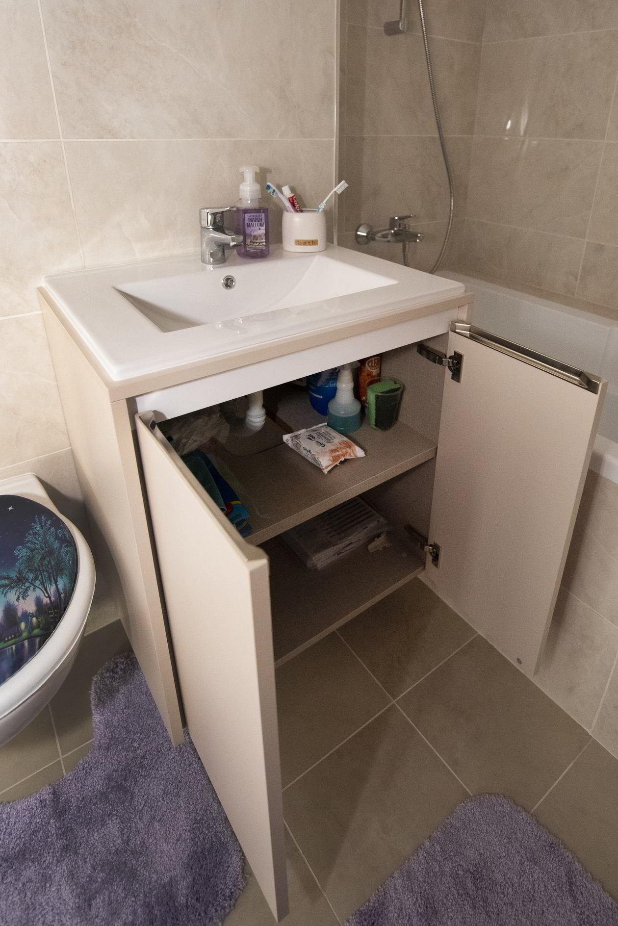Proiect mobila Baie cu comoda cu usi, suspendat cu depozitare si oglinda, 5m², realizat 12 Decembrie 2019 COD.7582