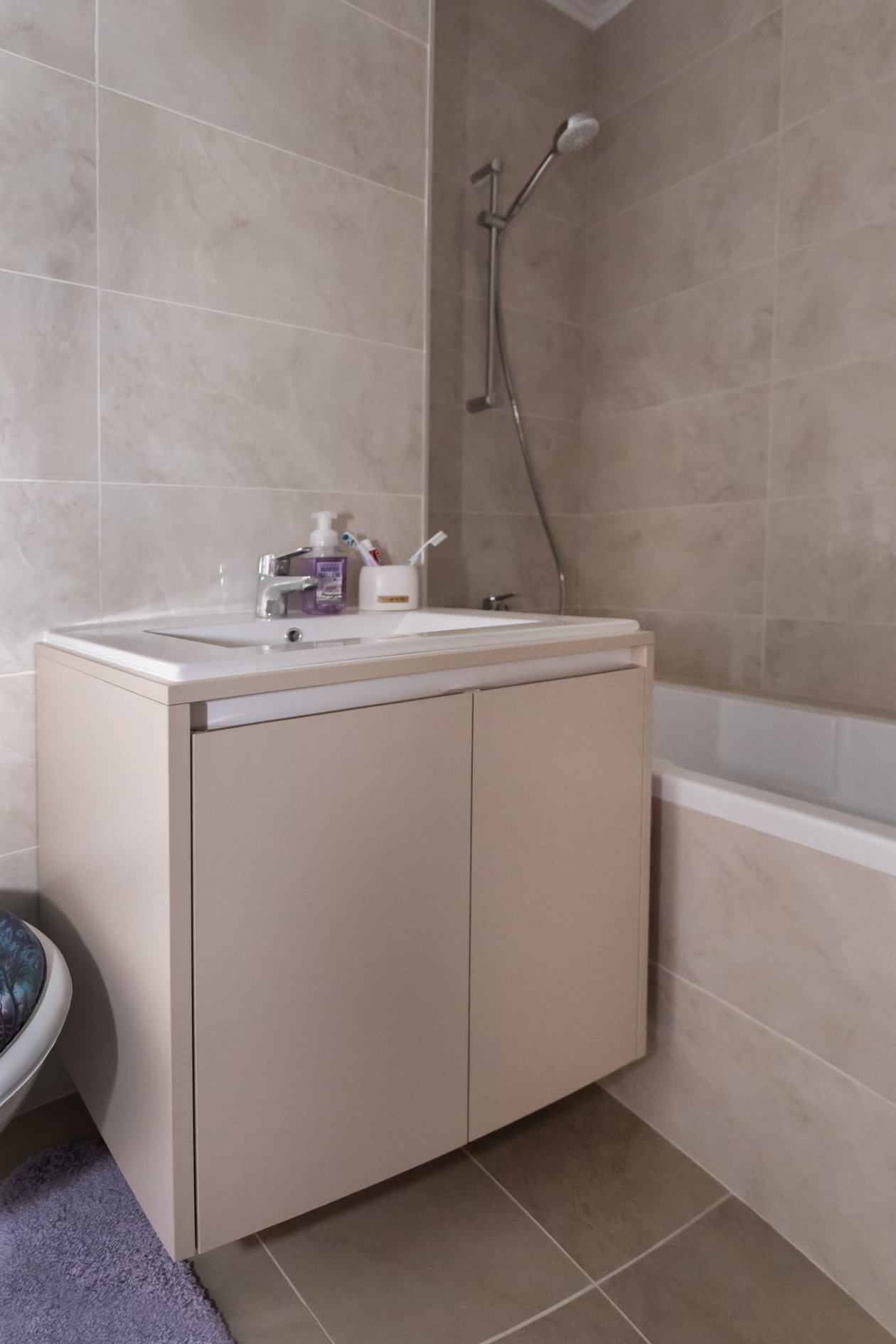Proiect mobila Baie cu comoda cu usi, suspendat cu depozitare si oglinda, 5m², realizat 12 Decembrie 2019 COD.7582