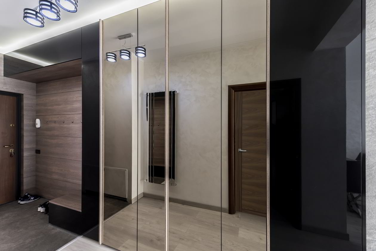 Proiect mobila Hol unit cu Living-Room, cu dulap, cuier, placare perete, sistem inchidere cu usi batante, 12m², realizat 13 Decembrie 2019 COD.7599