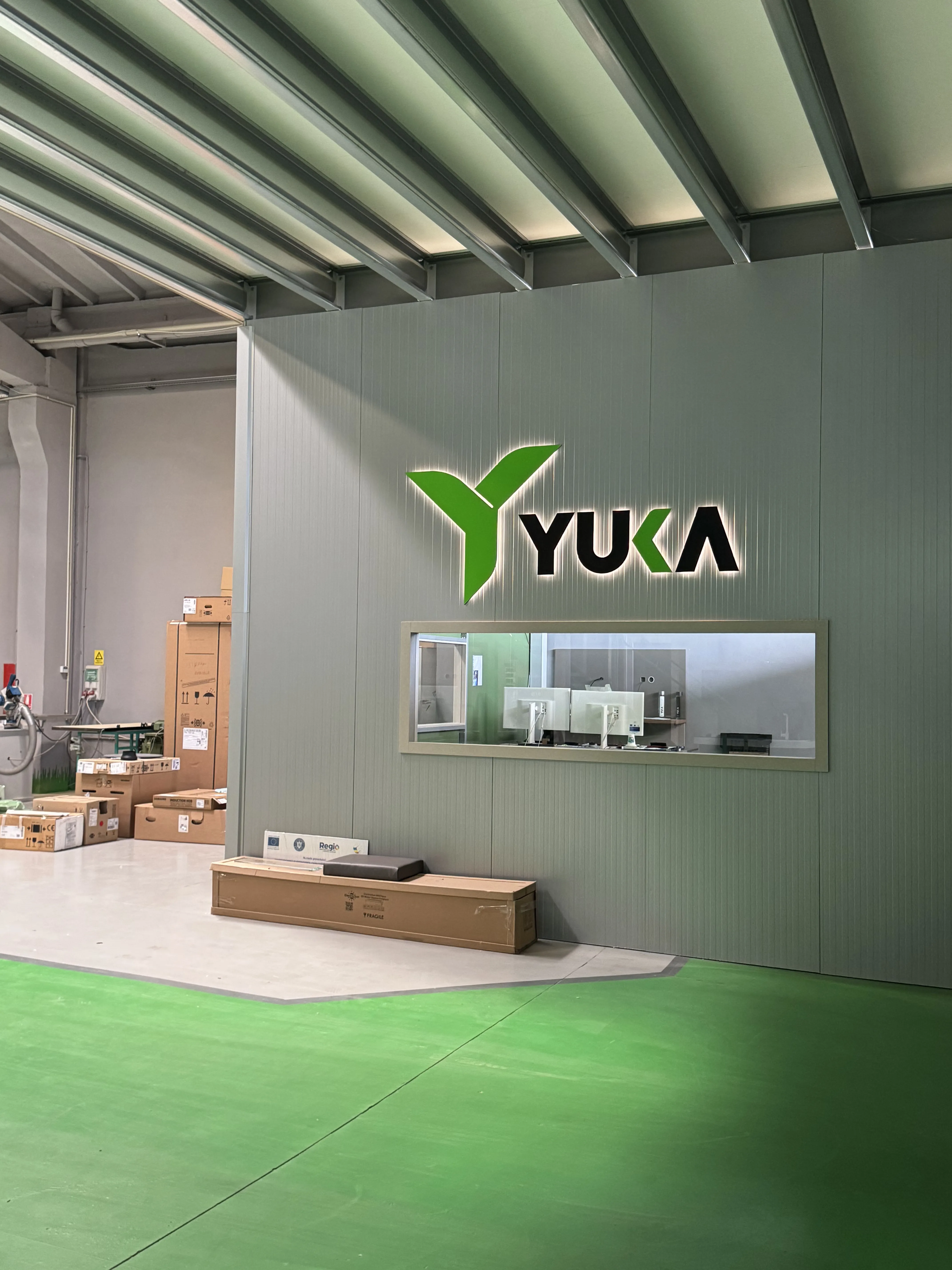 Procesul de producție a mobilierului în fabrica YUKA