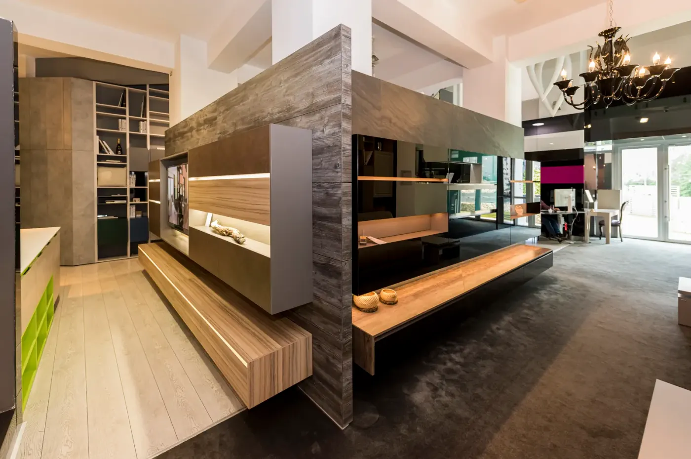 Interiorul showroom-ului YUKA