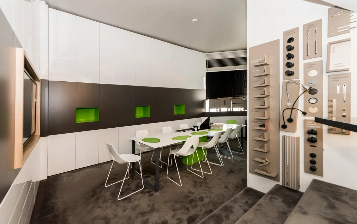Interiorul showroom-ului YUKA