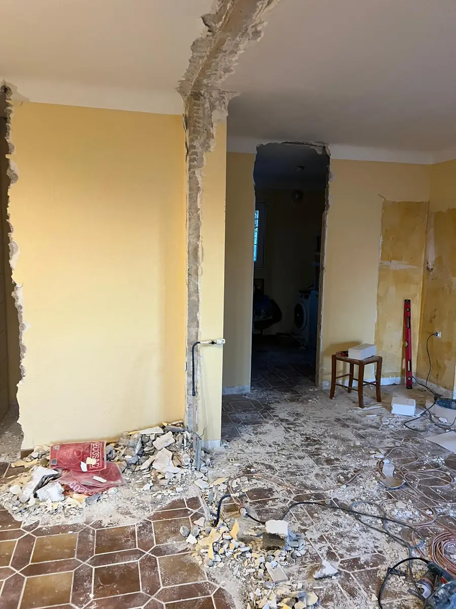 Spațiul în construcție, primit inițial de la client