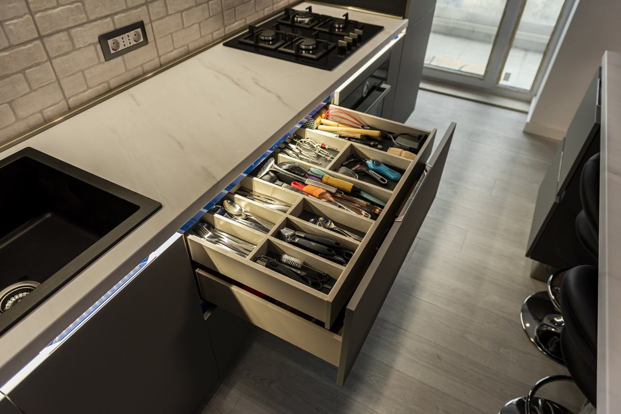 Proiect mobila Bucatarie pe un perete, cu insula, fara manere, cu semi-masa integrata, unita cu Living-Room si Hol, 9m², L 620 x H 225cm, realizat 18 Februarie 2020 COD.8206