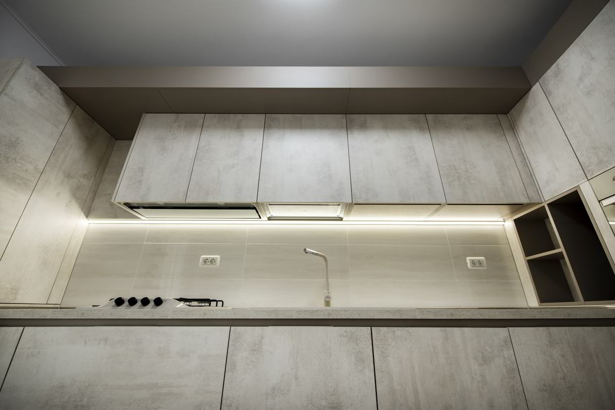 Proiect mobila Bucatarie pe trei pereti, pana in tavan, fara manere, 10m², realizat 07 August 2020 COD.11196