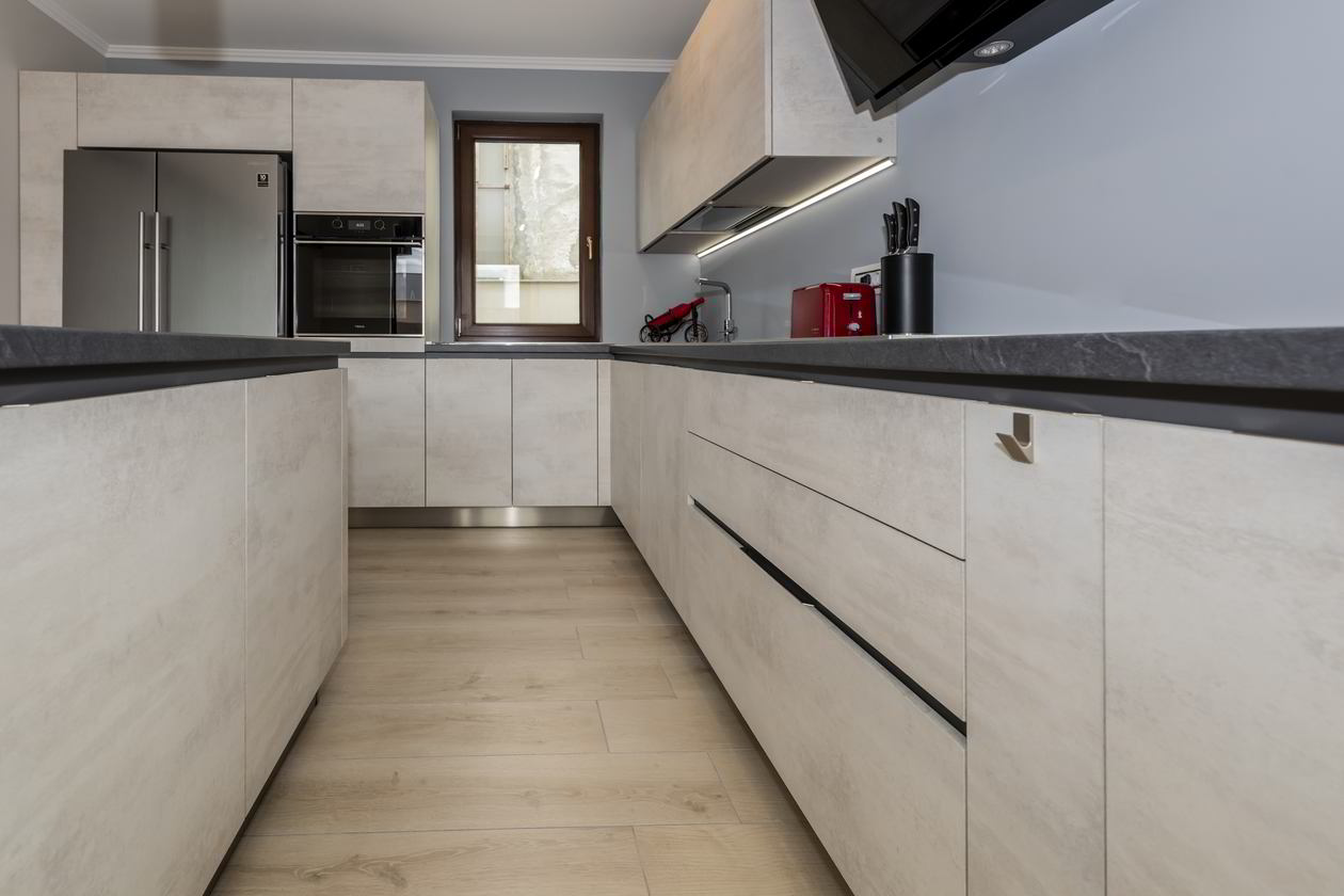 Proiect mobila Bucatarie cu insula, pe doi pereti, cu semi-masa integrata, 16m², L 984 x H 219cm, 14 Noiembrie 2020, Realizat COD.11924