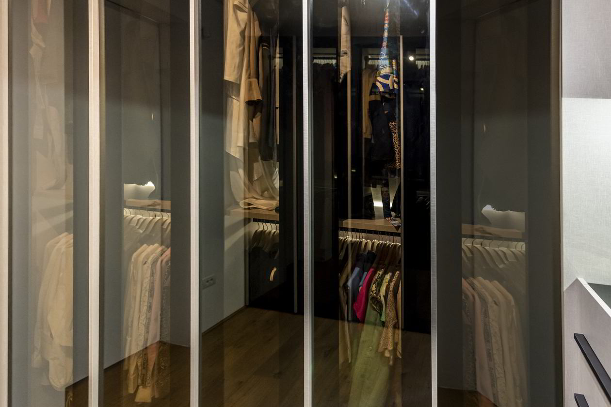 Proiect mobila Dressing-Room, pe trei pereti, sistem inchidere cu usi batante, matrimonial, 9m², 26 August 2021, Realizat COD.13351