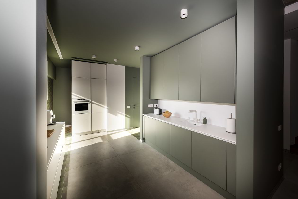 Proiect mobila Bucatarie pe trei pereti, unita cu Living-Room si Hol, L 670 x H 280cm, 20 Octombrie 2021, Realizat COD.13539
