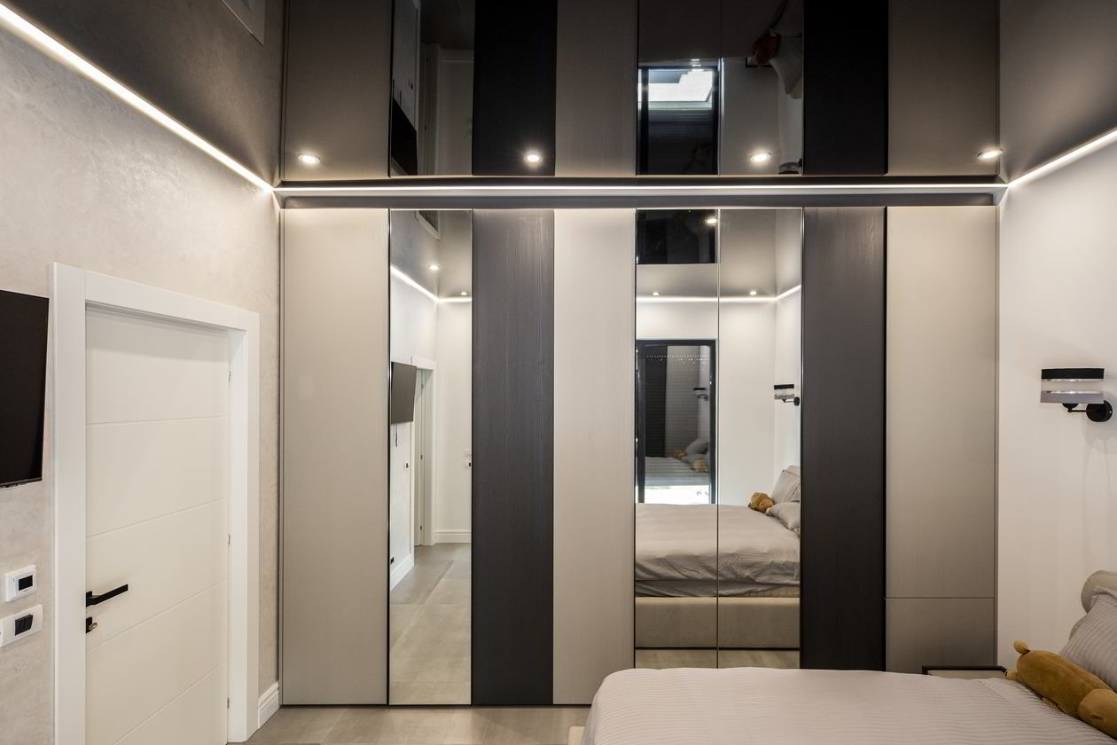 Proiect mobila Dormitor matrimonial, dulap pana in tavan, L390xA 60xH300, realizat 27 Septembrie 2022 COD.15639