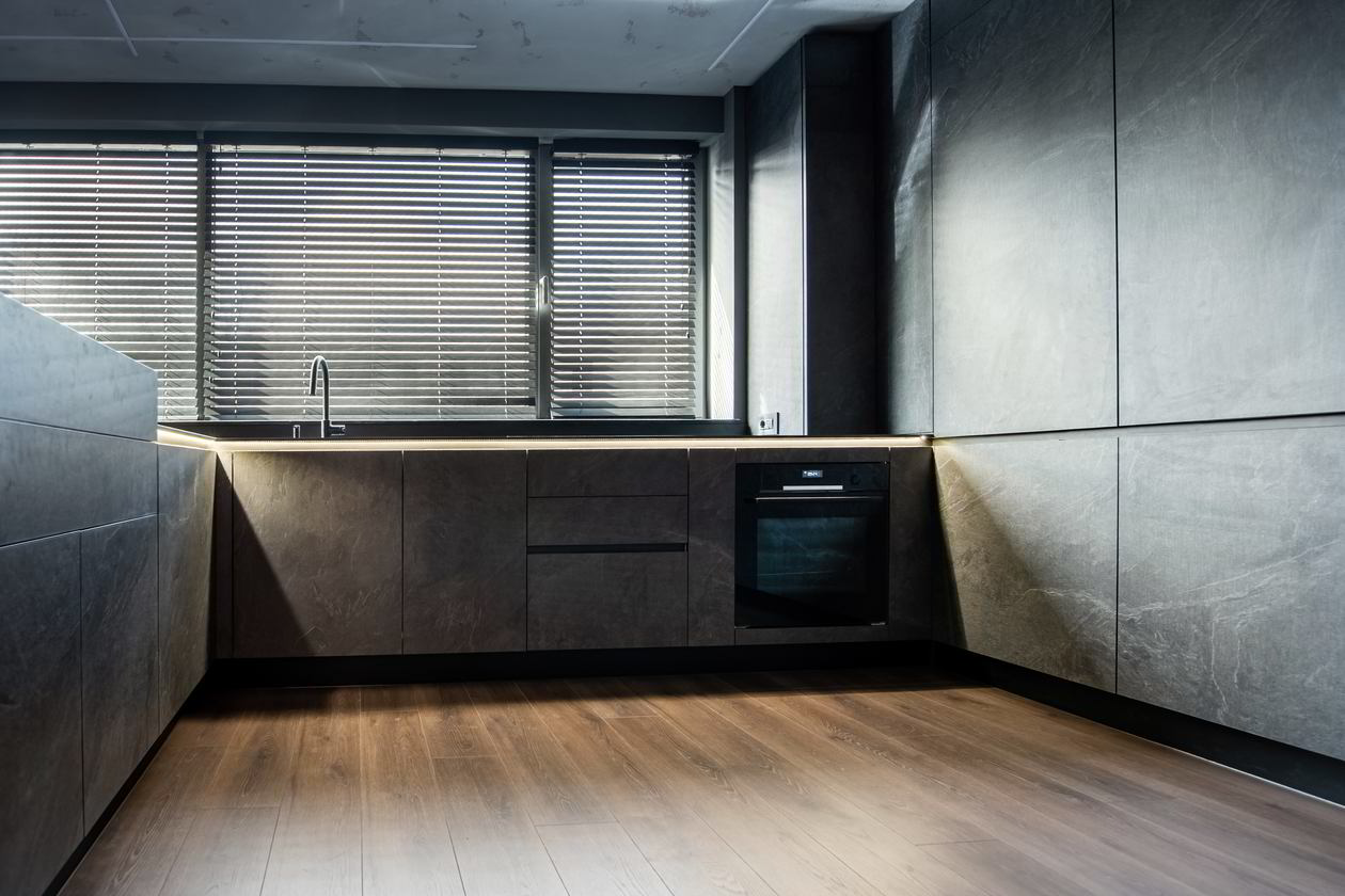 Mobila Bucatarie cu peninsula, pe doi pereti, cu masa integrata extractabila, unita cu Living-Room si Hol, Realizat 07 Septembrie 2023 COD.18291