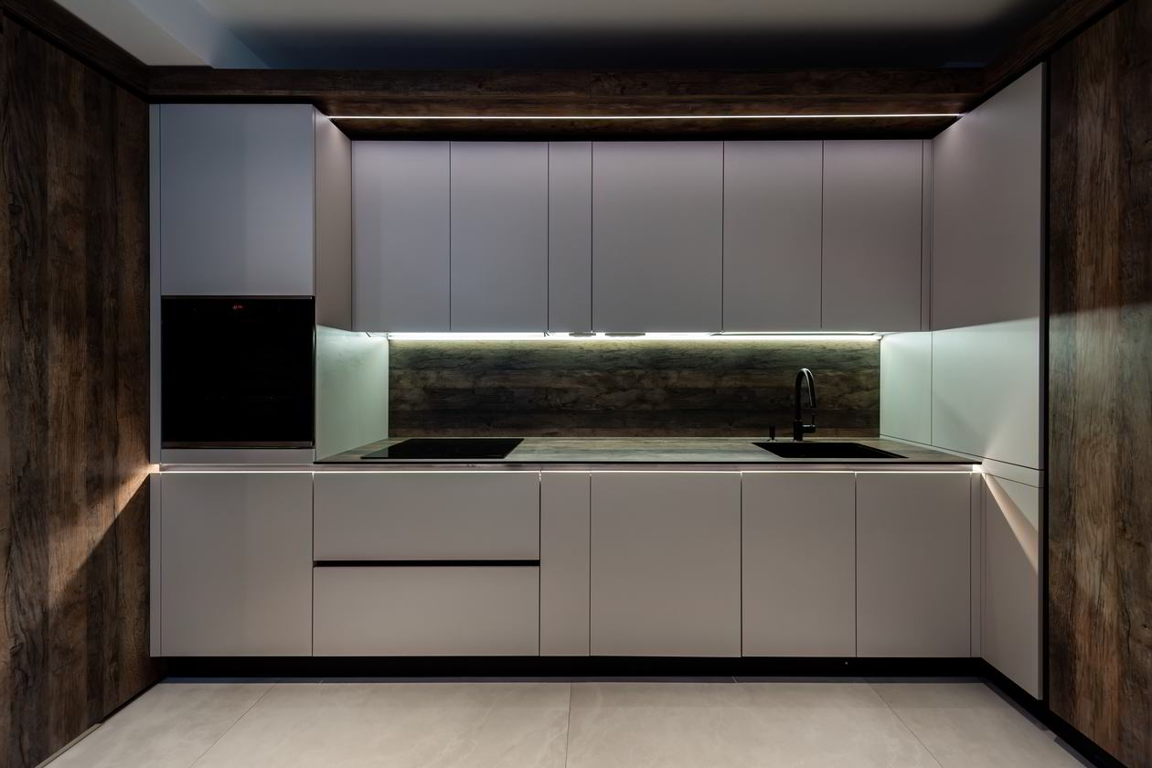 Mobila Bucatarie pe trei pereti, cu peninsula, unita cu Living-Room, L 860 x H 240cm, Realizat 17 Ianuarie 2024 COD.19056