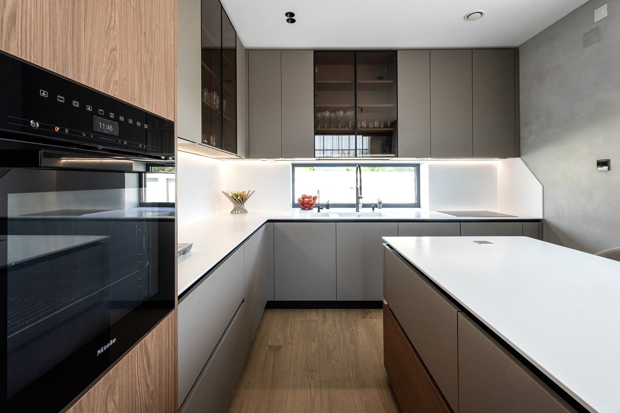 Mobila Bucatarie cu insula, pe doi pereti, L 838 x H 270cm, Realizat 19 August 2024 COD.20061