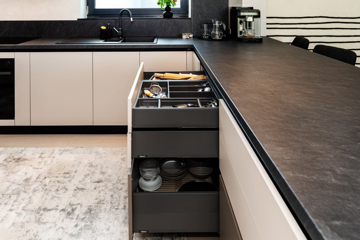  Mobila in Open Spaces compus din Bucatarie cu Living Realizat din 26 Februarie 2025 COD.20574