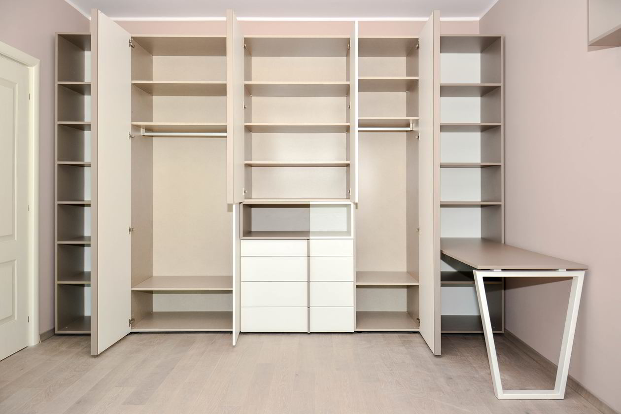 Proiect mobila Living pe doi pereti, partial suspendat, 19m², realizat 21 Iunie 2017 COD.3407