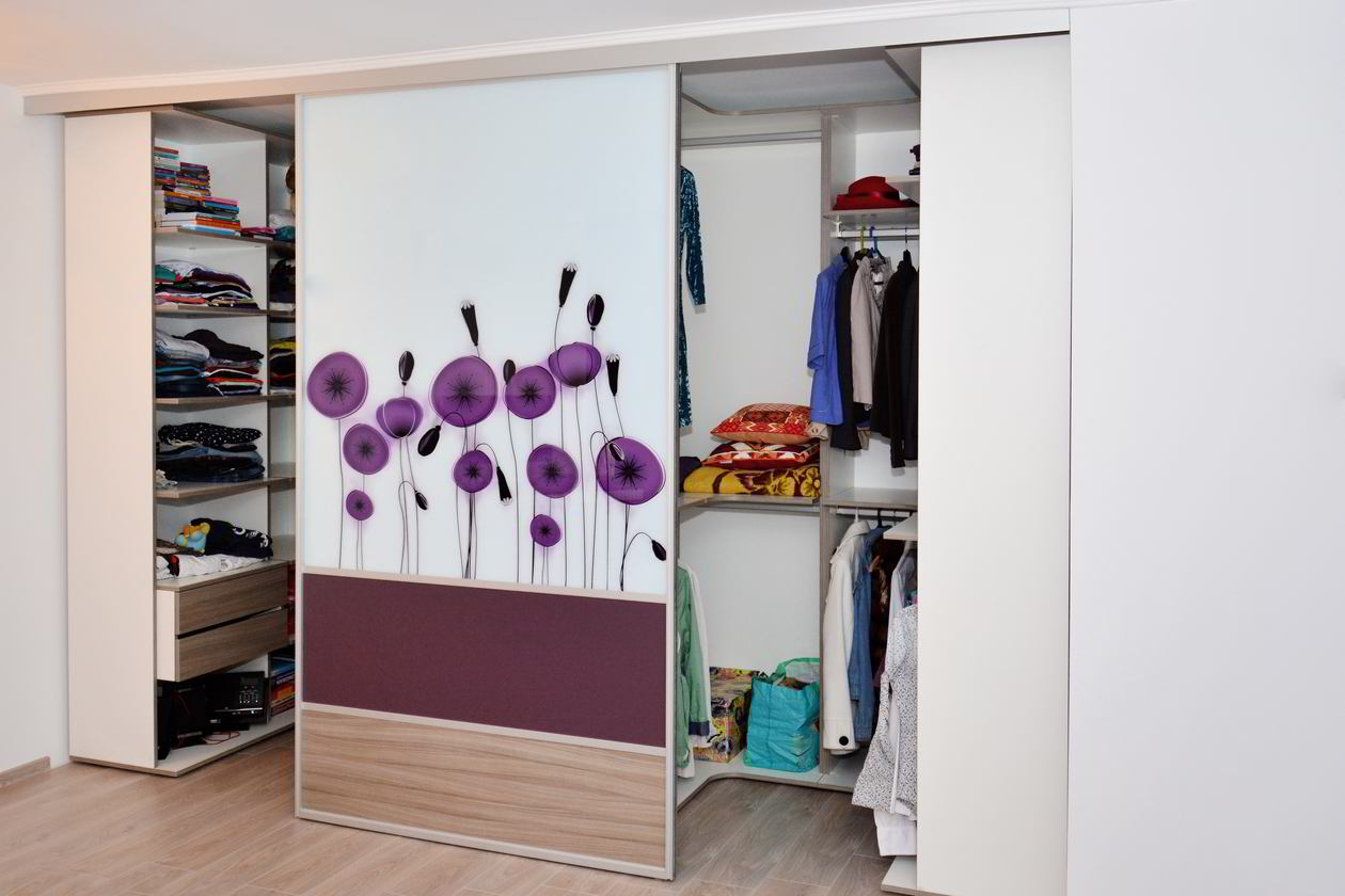 Proiect mobila Dressing unit cu Dormitor pe trei pereti, sistem inchidere cu usi culisante, 5m², realizat 12 Ianuarie 2016 COD.3908