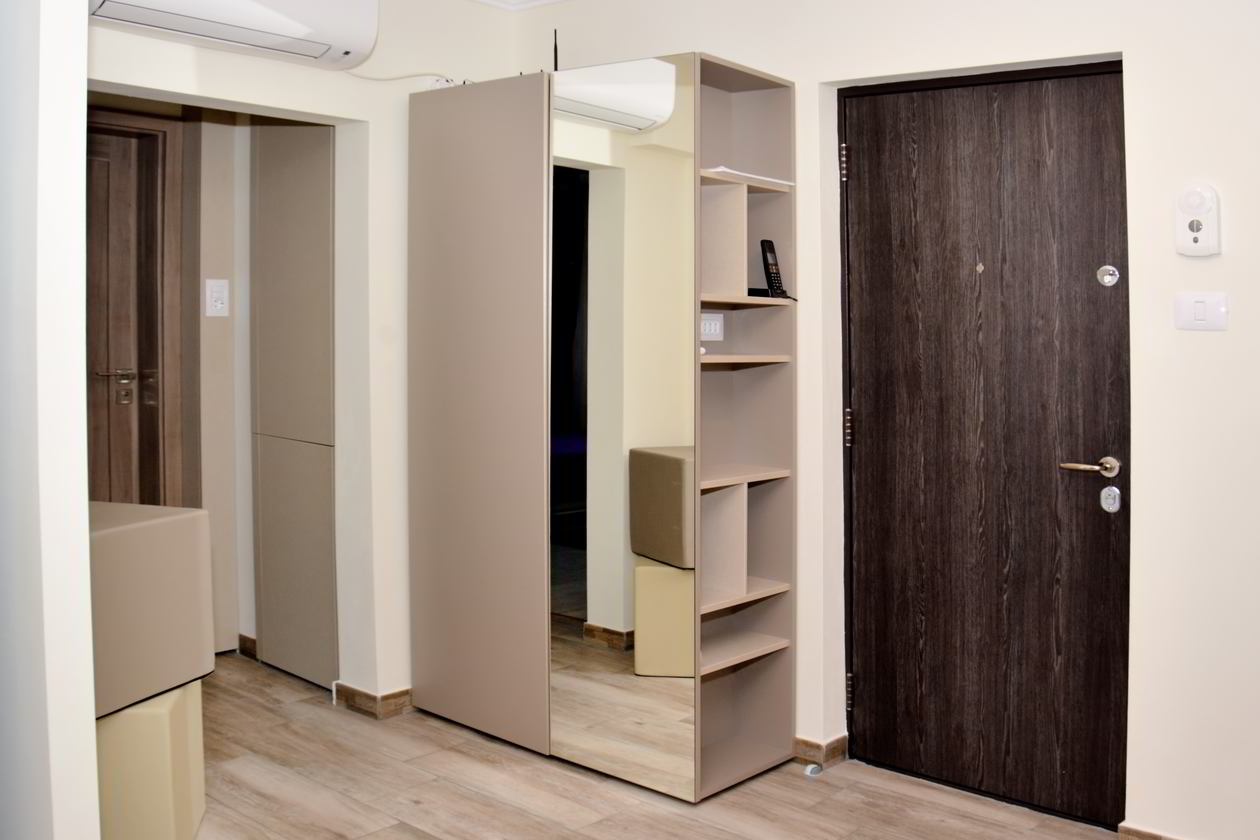 Proiect mobila Hol unit cu Bucataria, cu dulap, mini-biblioteca, 24m², realizat 23 Ianuarie 2015 COD.4037