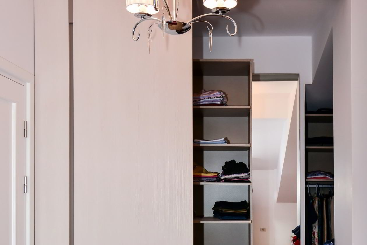 Proiect mobila Dressing unit cu Dormitor pe trei pereti, sistem inchidere cu usi culisante, 20m², realizat 11 Octombrie 2017 COD.4197
