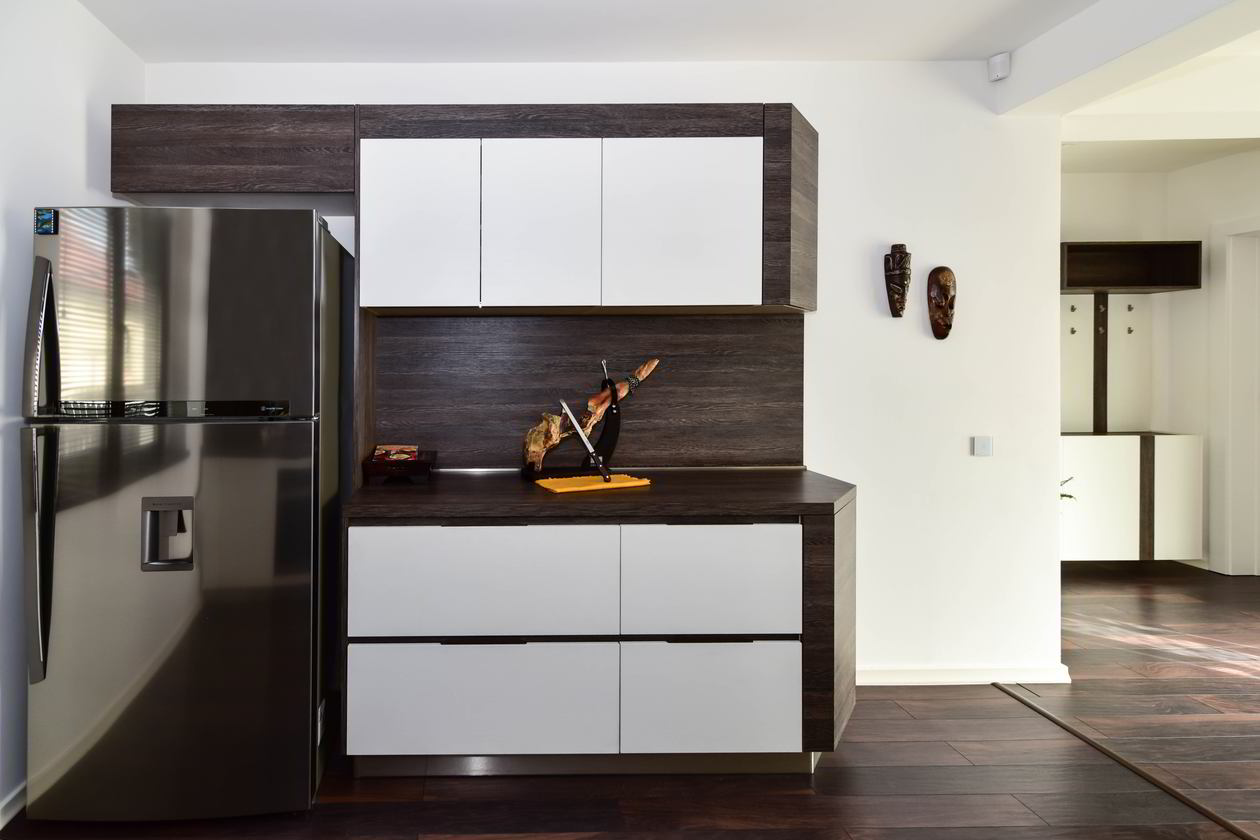 Proiect mobila Bucatarie pe doi pereti paraleli, fara manere, cu semi-masa integrata, unita cu Hol, 12m², L 859 x H 231cm, 13 Aprilie 2018, Realizat COD.4636