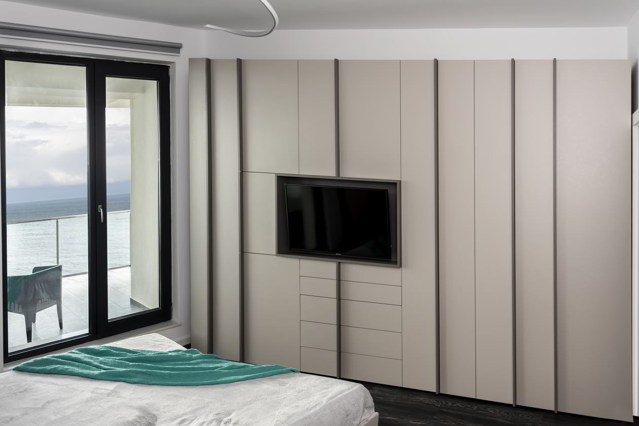 Proiect mobila Dormitor matrimonial, cu pat central suspendat, dulap cu TV incadrat, 14m², realizat 31 Ianuarie 2019 COD.5071