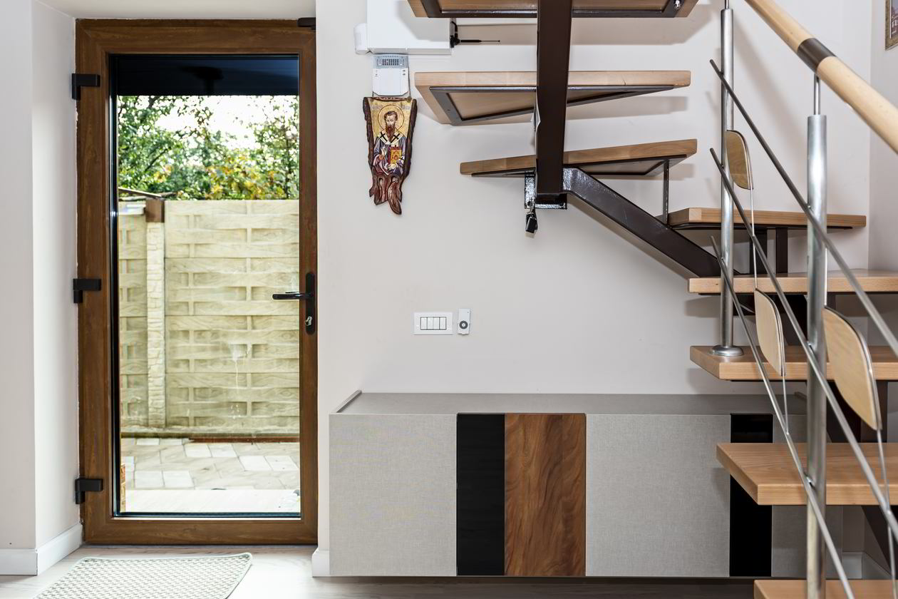 Proiect mobila Living pe patru pereti, suspenadat, unit cu Hol si Casa scarii, 70m², realizat 11 Decembrie 2018 COD.6009