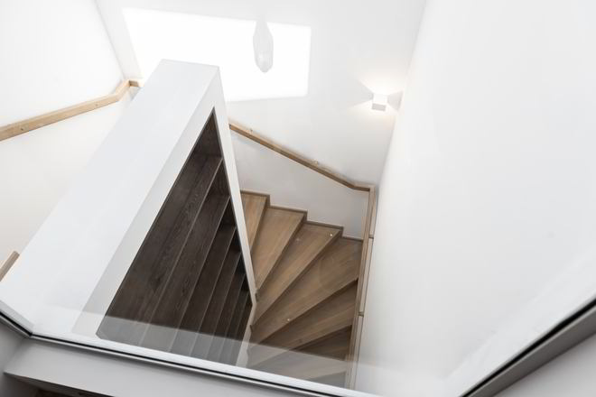 Mobila Living unit cu Bucatarie, Hol si Casa scarii, 25m², compozitie pe colt, pana in tavan — foto 5 din 7